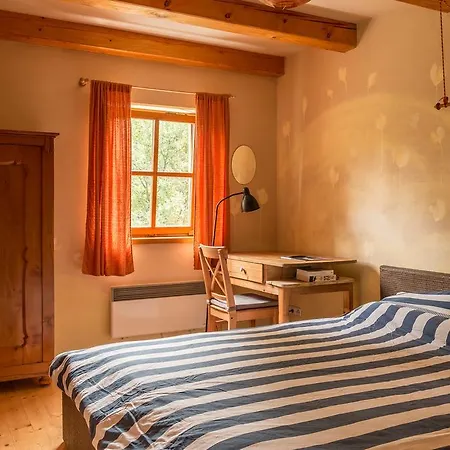 Outline Svetla בית נופש